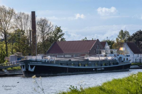 Отель B&B Droomboot  Ауденбург